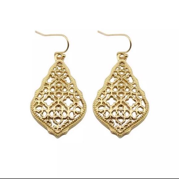 NEW!๐๐GOLD TONE! TEARDROP!๐๐FILIGREE EARRINGS! - Picture 2 of 3